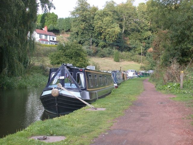 Mooring at Kinver, off to the Vine for dinner