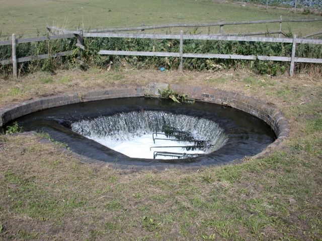 Circular wier at Hinksford Lock