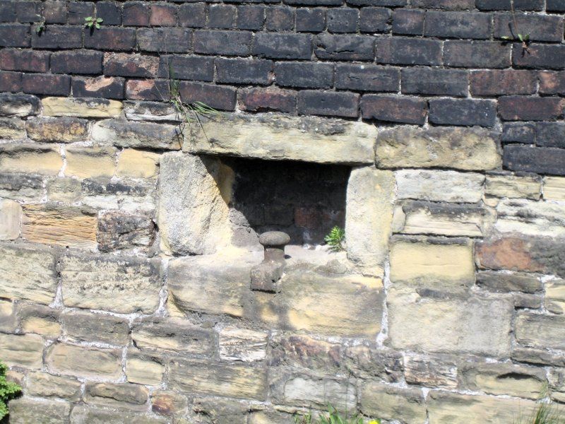 Interest mooring bollards in the wall