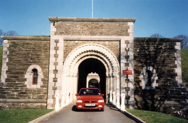 The impressive fort entrance (thanks Den)