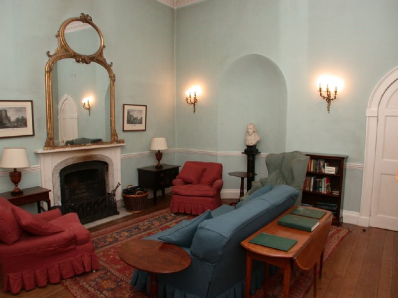 The Lounge (looking to hallway)